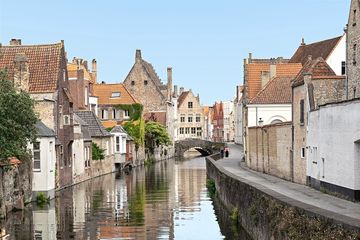Brujas, Bélgica canal de agua y arquitectura